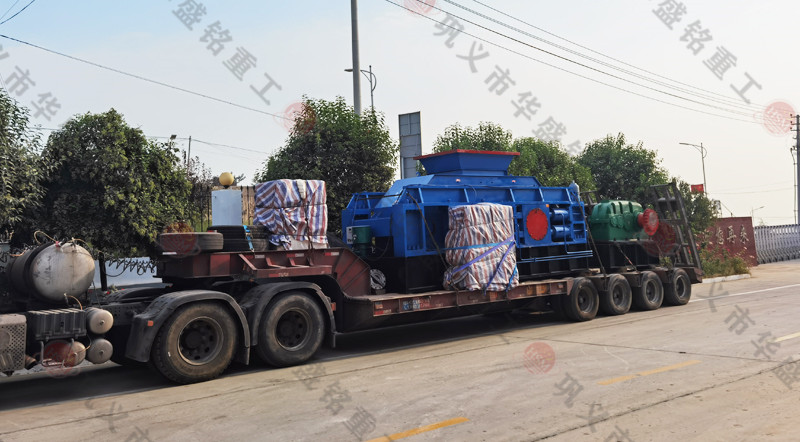 鄭州對(duì)輥制砂機(jī)廠家發(fā)貨現(xiàn)場